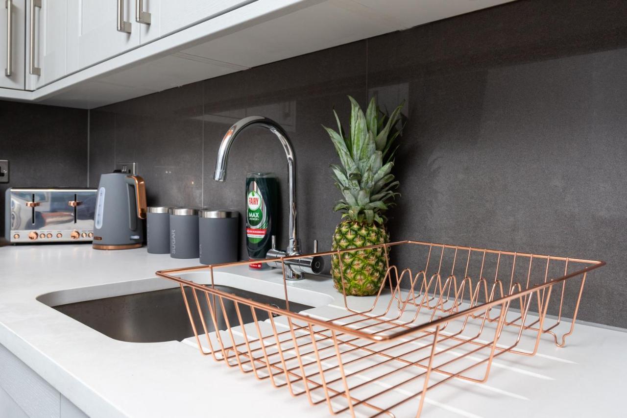 Bright Cheery 4 Bd Apartment By Brighton Station Екстер'єр фото